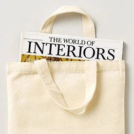 マチ無し仕様は荷物がかさばらずコンパクトに持ち運べる