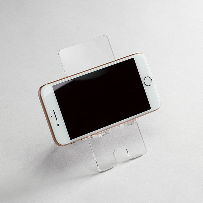 スマホスタンド　アクリル（SNS-1700083）スマホ設置時・横