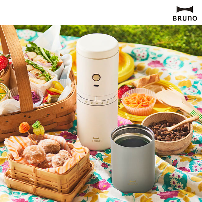 BRUNO パーソナル電動ミルコーヒーメーカー（BHK301）屋外使用イメージ