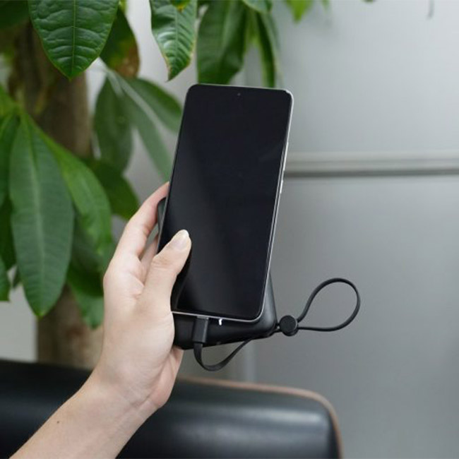 HIDISC PD20W急速充電対応 ケーブル一体型モバイルバッテリー （HD4-MBTC10W2CPD20）充電イメージ
