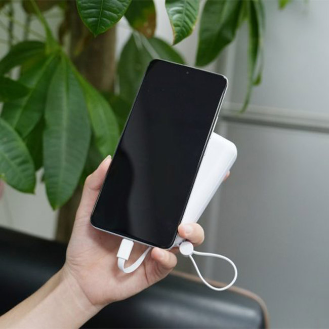 HIDISC PD20W急速充電対応 ケーブル一体型モバイルバッテリー 20000mAh（HD4-MBTC20W2CPD20）充電イメージ