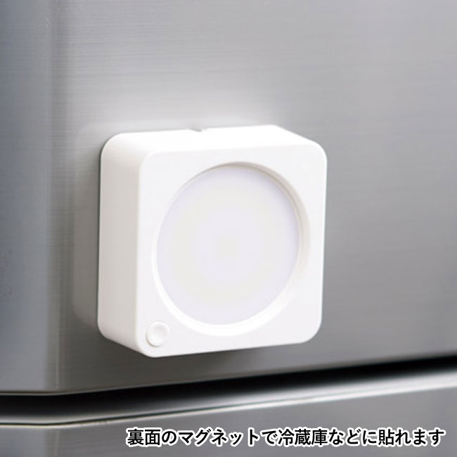 多目的COBライト（SNS-1001271）裏面のマグネットで冷蔵庫などに貼れます