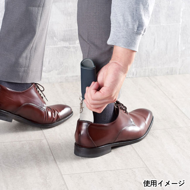 ナスカン付ポケット靴べら（SNS-1002502）使用イメージ