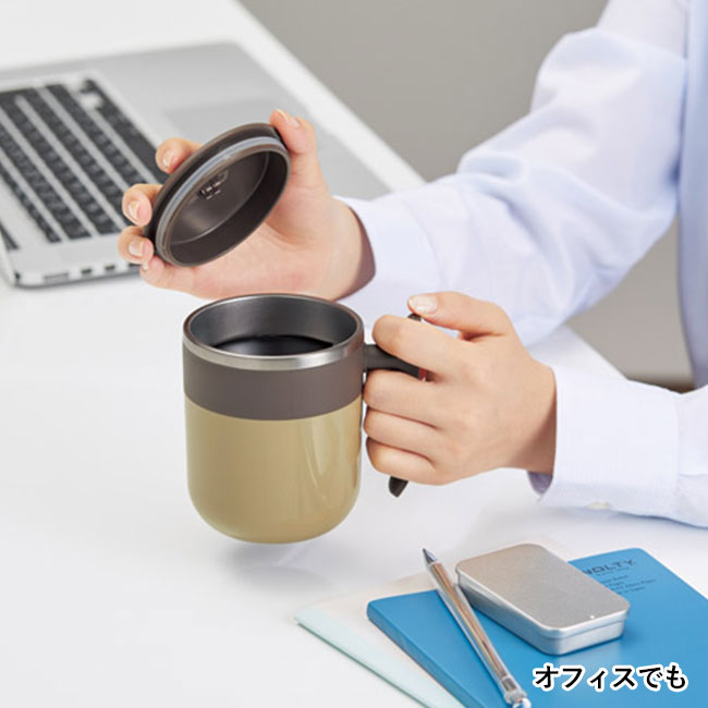 フタ付ダブルウォールステンレスマグ(SNS-1002537)オフィスでも