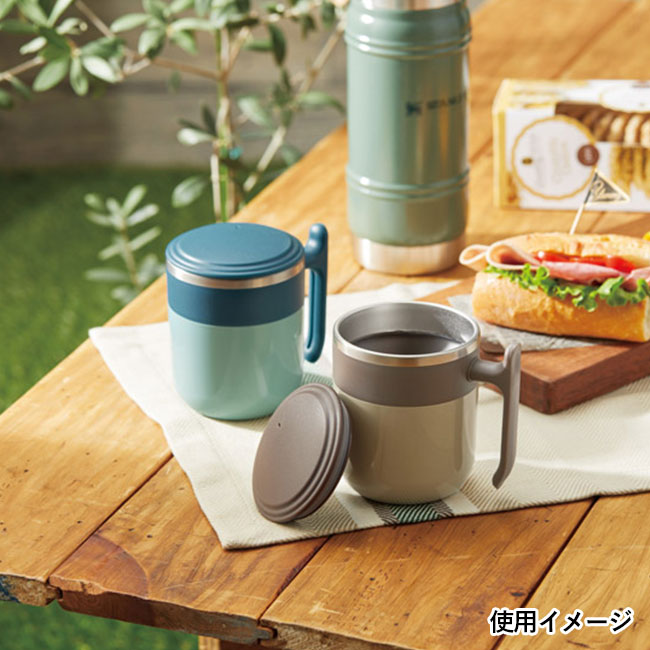 フタ付ダブルウォールステンレスマグ(SNS-1002537)使用イメージ