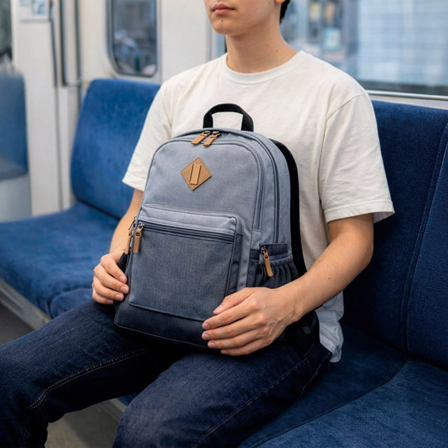 燃えん!ポーチ 耐炎くん(SNS-1002781)電車で使用イメージ