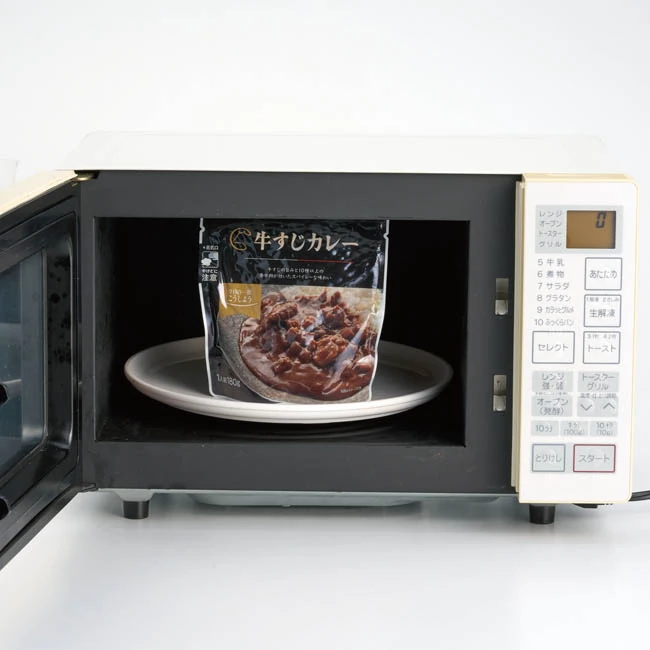 レンジで簡単!こだわりカレー食べ比べ2食入(SNS-1002970) 使用イメージ(電子レンジで温める)