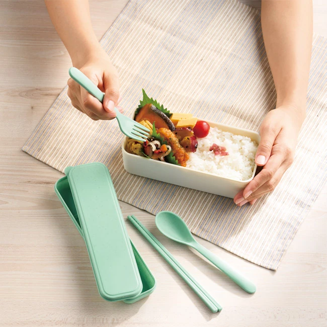 リル 麦わら配合カトラリー3点セット(SNS-1003020) 使用イメージ(お弁当)