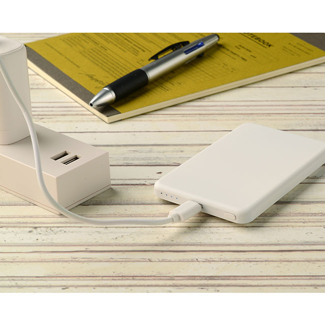 マグネット付ワイヤレスバッテリー5000（SNS-1200183）使用イメージ