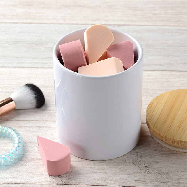 磁器製キャニスター（SNS-1200212）使用イメージ（メイクスポンジ）