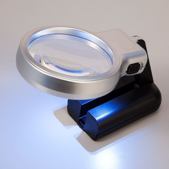 ライト付スタンドルーペ（SNS-3300004）LEDライトがつくから明るい