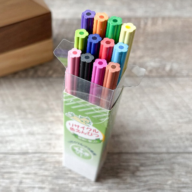 リサイクル色鉛筆12P（SNS-3300009）パッケージ立てたイメージ