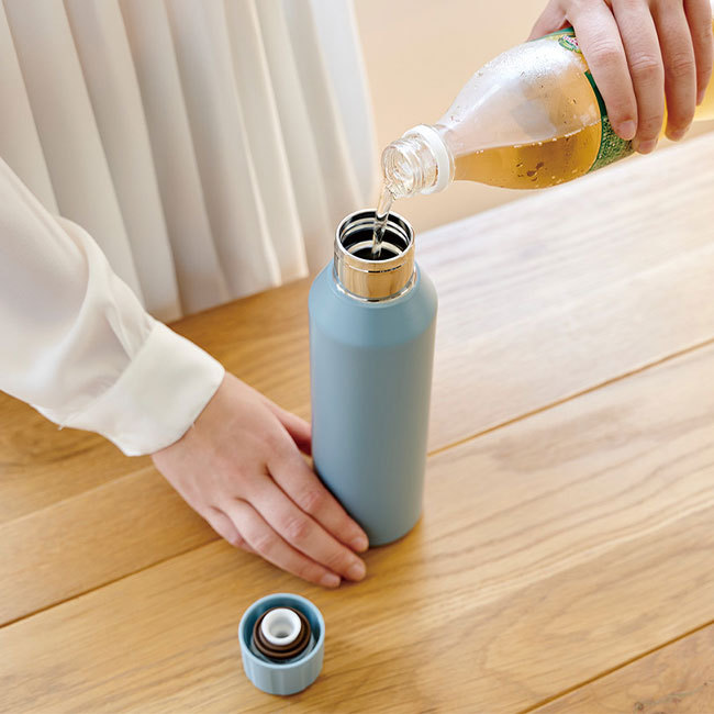 真空ステンレス炭酸ボトル 480ml（SNS-0100122）飲むイメージ