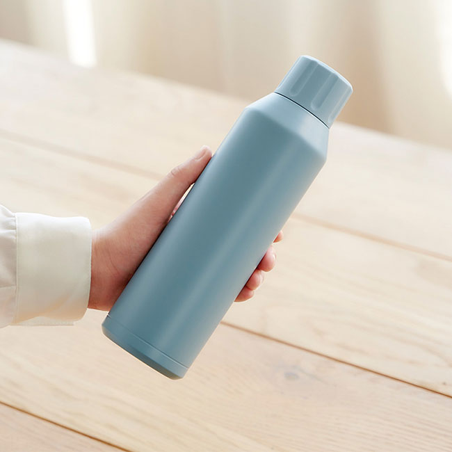 真空ステンレス炭酸ボトル 480ml（SNS-0100122）炭酸を飲むイメージ