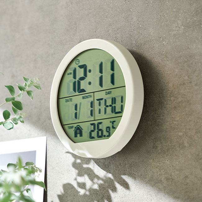 表示が見やすい丸時計(SNS-0100148)使用イメージ(壁掛け)