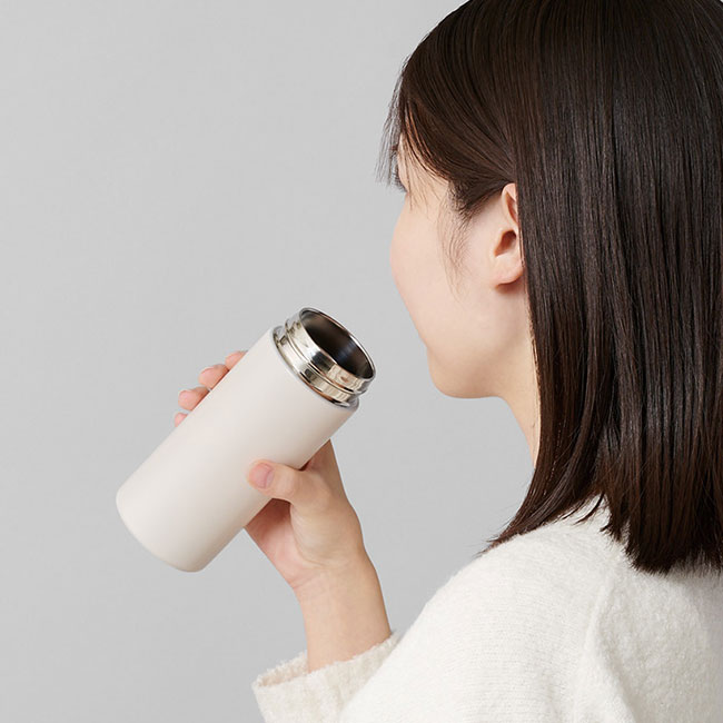 ハンドル付シームレスボトル350ml（SNS-0100150）使用イメージ