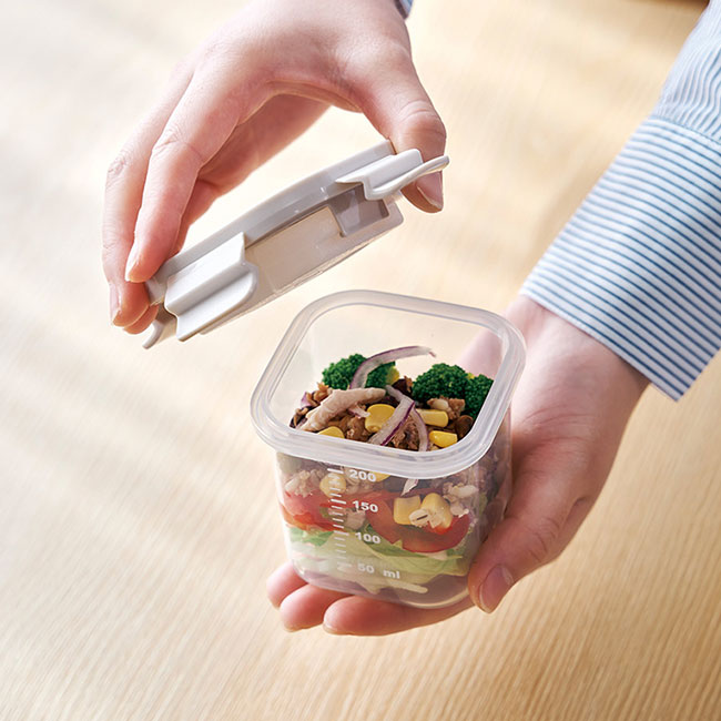 保冷剤付フードコンテナー（SNS-0100152）使用イメージ（サラダ）