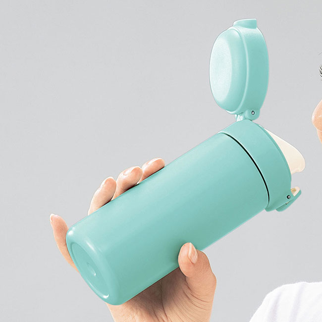 スパン／ワンタッチ真空ステンレスボトル300ml（SNS-2700317）使用イメージ