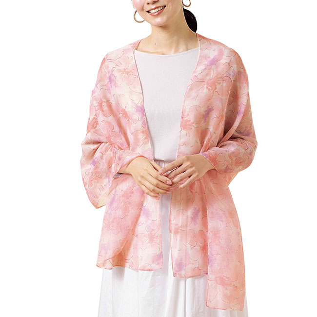 アラフル／UVケア花柄ストール（SNS-2700413）肩に掛けたイメージ