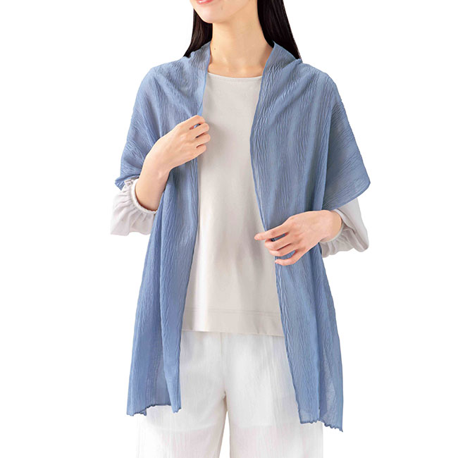クシュナ／UVケアストール（SNS-2700414）肩に掛けたイメージ