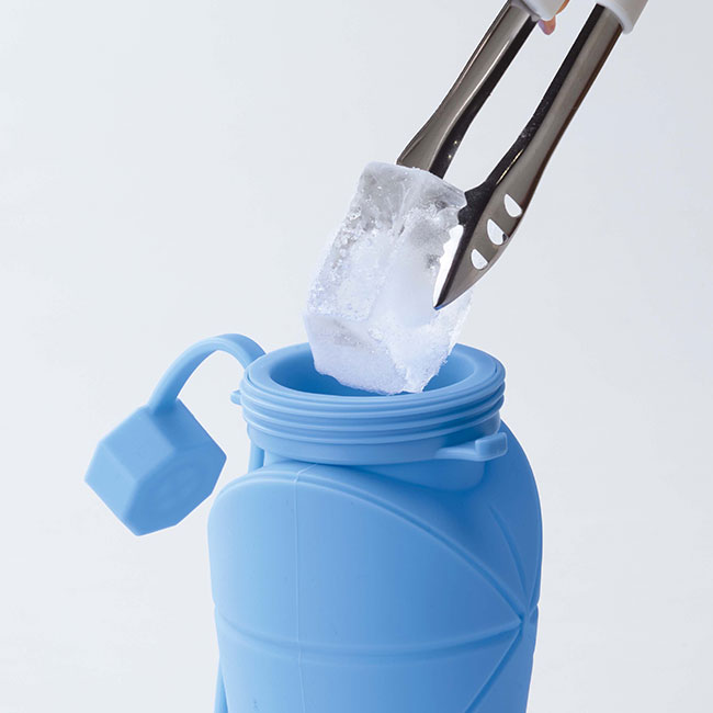 コルン／シリコン折りたたみボトル600ml（SNS-2700435）氷を入れて