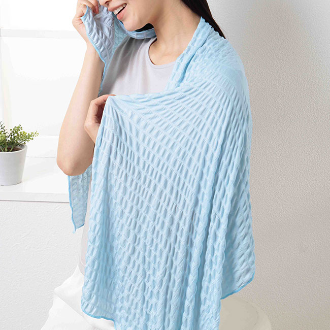 スーリ／接触冷感くしゅくしゅブランケット（SNS-2700436）使用イメージ