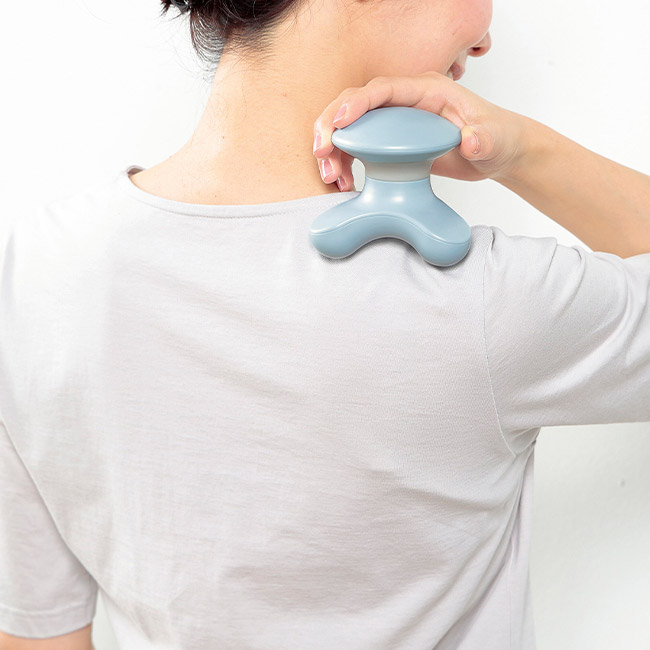 ぶるぶるリフレッシャー（SNS-2700466）肩に