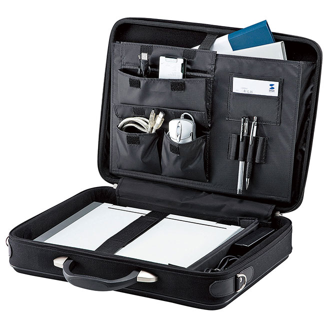 セミハードPCケース（16インチワイド・シングル・ブラック）（BAG-EVA6BKN）使用イメージ