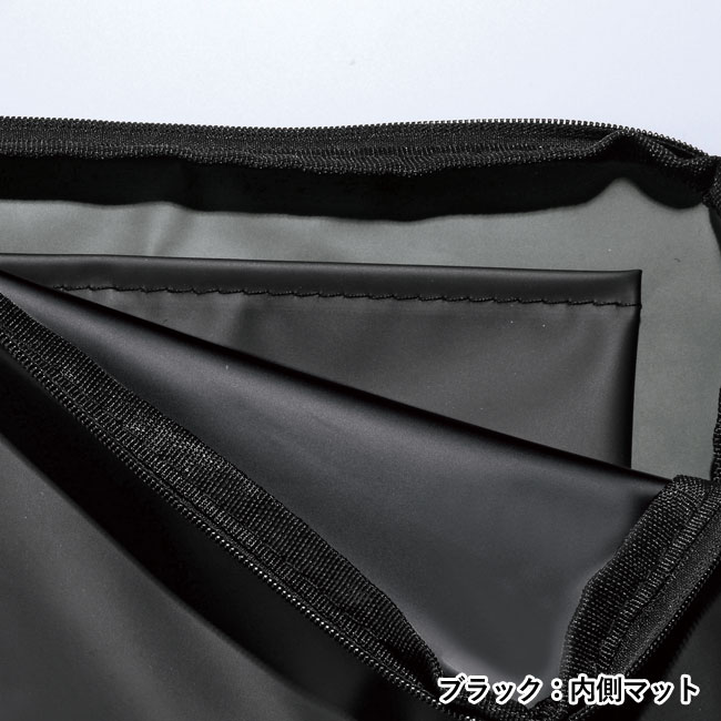 内ポケット付きソフトビニルマスクポーチ（SNS-0600129）ブラック：内側マット