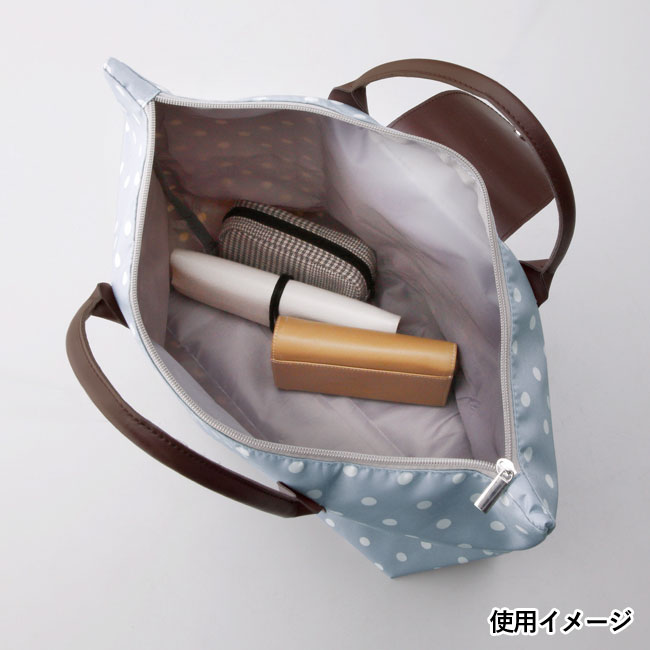 折りたたみドット柄トートバッグ（SNS-0600193）使用イメージ