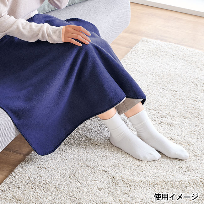 ベルト付きフリースブランケット（SNS-0601146）使用イメージ