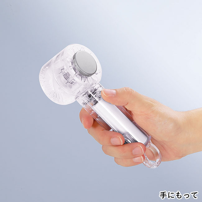クリアペルチェハンディファン（カラビナ付き）（SNS-0601187）手にもって