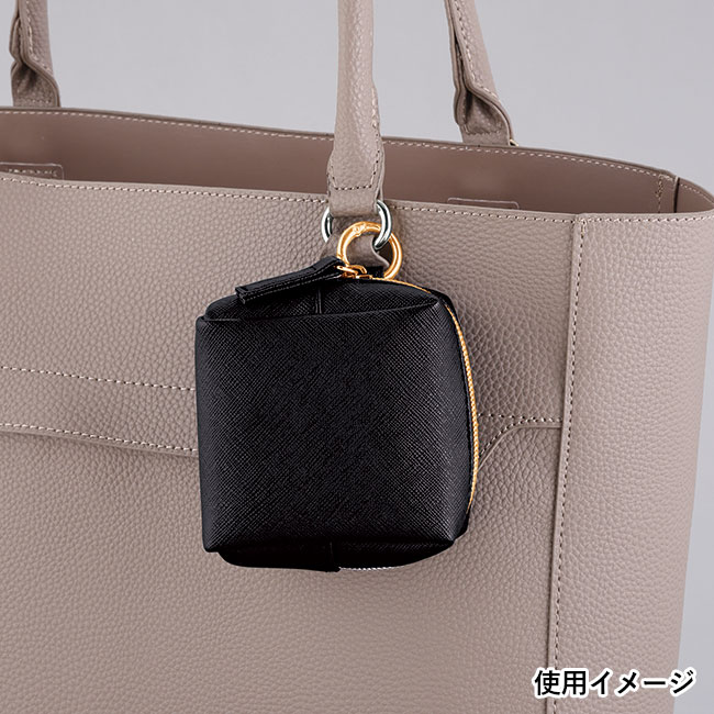 リングカラビナ付きスクエアポーチ（SNS-0601226）使用イメージ