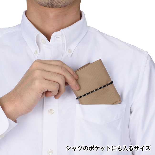 ポケットスクエア　デリバッグ（SNS-0300081）シャツのポケットにも入るサイズ