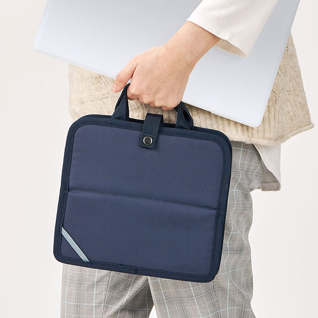 文具まとめて持ち運びバッグ（SNS-0300779）使用イメージ（本体ネイビー）