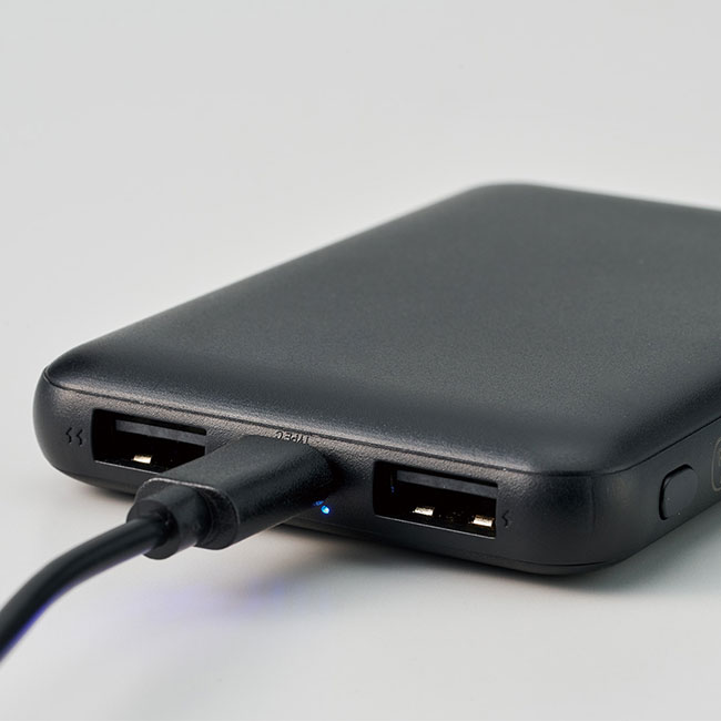 スマートモバイルチャージャー5000（SNS-0300789）ケーブル差し込み口