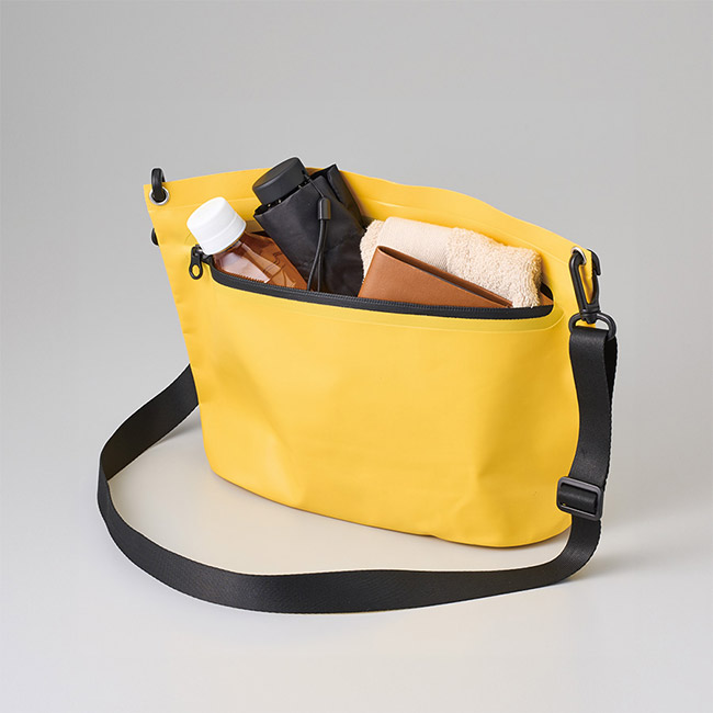 ターポリンショルダーバッグ（SNS-0300912）使用イメージ