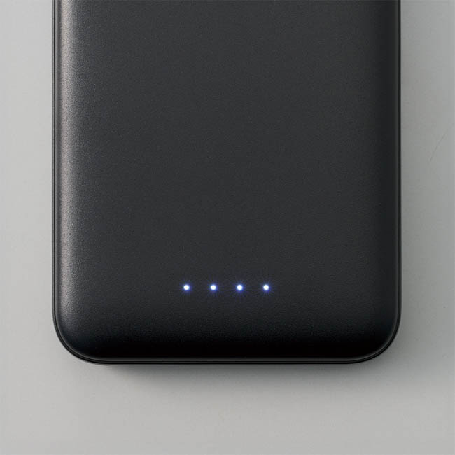 モバイルチャージャー5000(リン酸鉄使用)(SNS-0300971) 残量表示のLEDランプが点灯