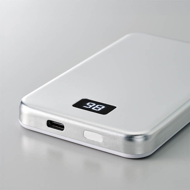 マグネット対応モバイルチャージャー5000(準固体使用)(SNS-0300975) ポートと残量表示部分の拡大