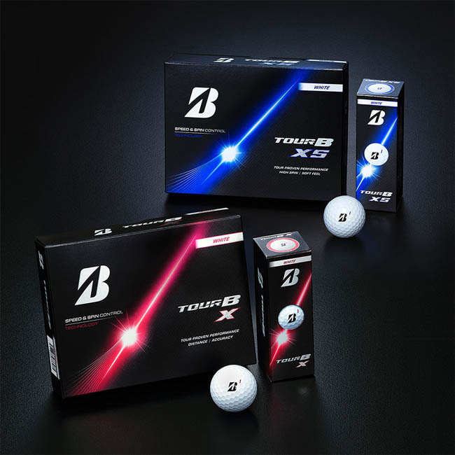 ブリヂストン ゴルフボール TOURB XS(3pcs) ホワイト(SNS-0300989) 黒背景に青と赤2種類の化粧箱を並べた写真