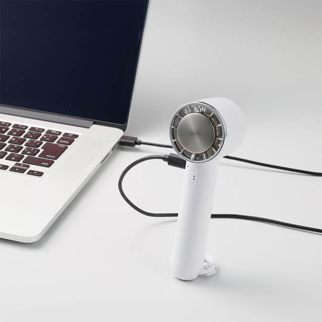 冷却プレートカラビナUSBハンディファン(リン酸鉄使用)ホワイト(SNS-0300993) ケーブルをつなぎ机上で充電