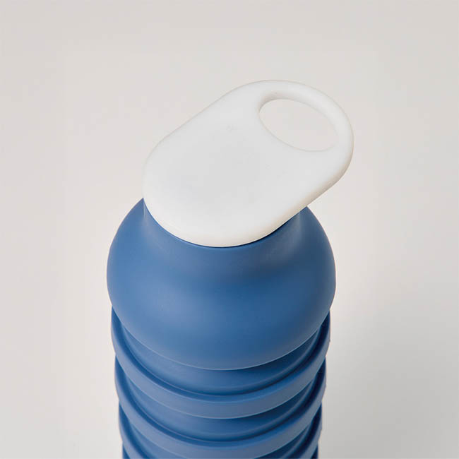 折りたたみシリコンボトル(SNS-0300995) 飲み口と白い持ち手の拡大
