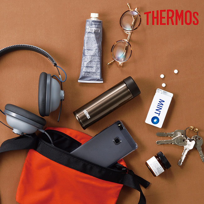サーモス(THERMOS)真空断熱ポケットマグ 150ml（thJOJ-150）持ち運びイメージ