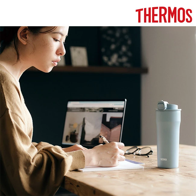 サーモス(THERMOS)真空断熱ケータイタンブラー 420ml/JPI(JPI-420) 執筆机での使用イメージ