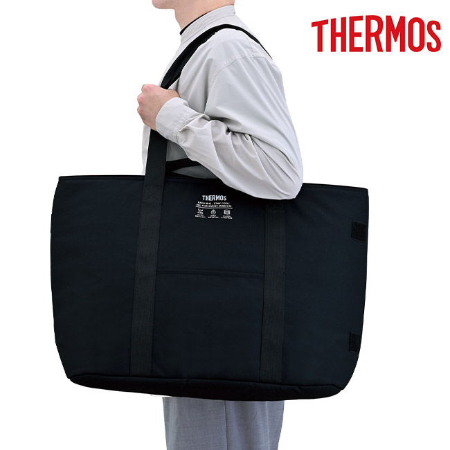 サーモス(THERMOS)保冷ビッグトートバッグ/RFP（RFQ-036）オールブラック（肩掛けイメージ）