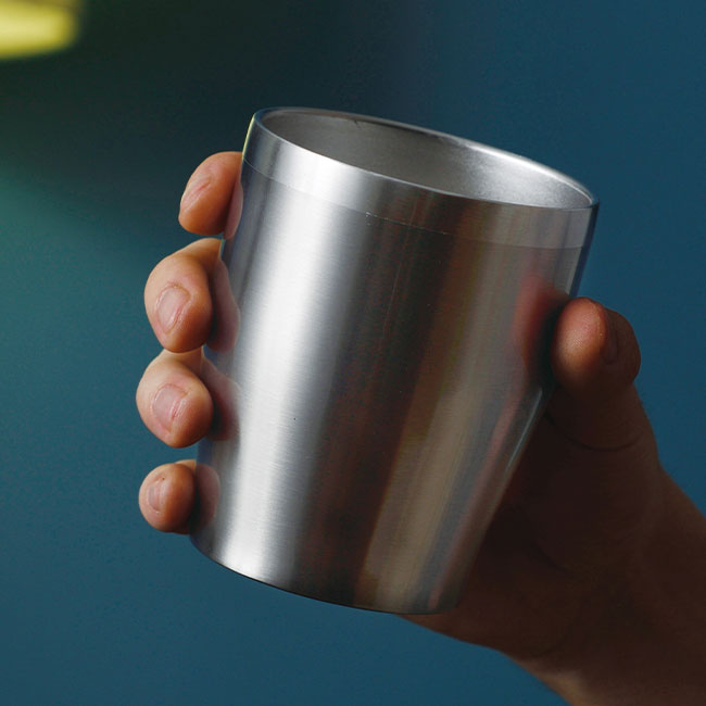 真空ステンレスカラータンブラー３５０ｍｌ（SNS-0700511）シルバー使用イメージ