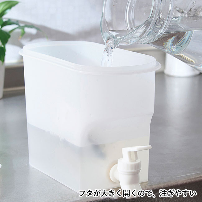 持たずに注げる！ドリンクサーバー2.8L（SNS-0700875）フタが大きく開くので、注ぎやすい