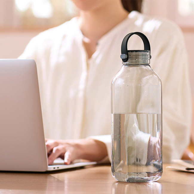 ハンドル付き　ドリンクボトル1100ml（SNS-0701040）使用イメージ