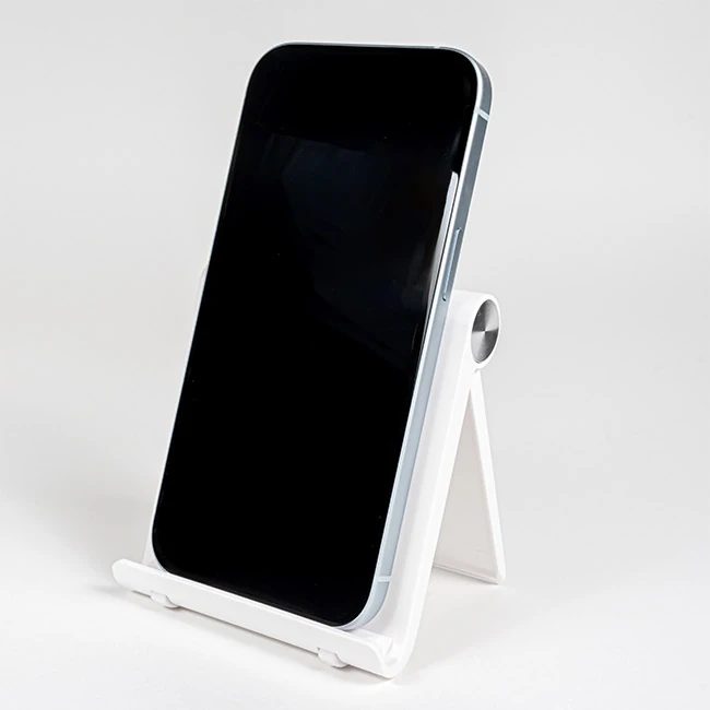 ワイド折りたたみモバイルスタンド(SNS-0400156) 使用イメージ(スマホを縦置き)
