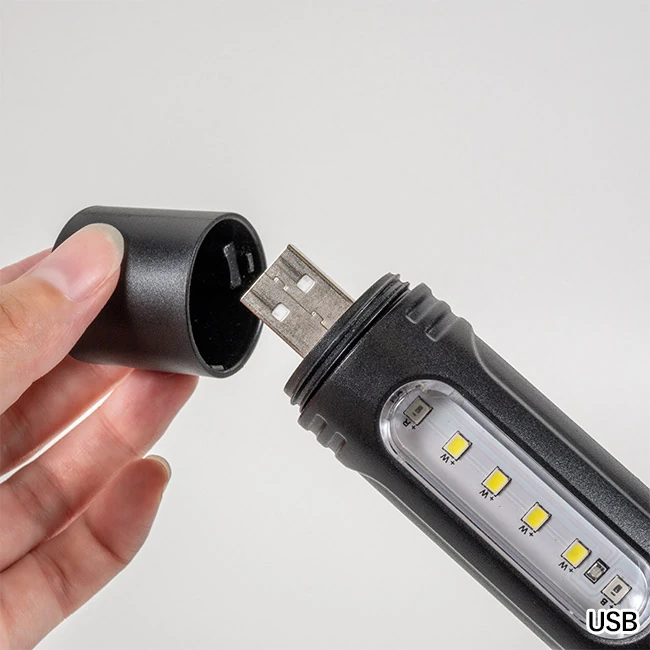 USB充電式マルチフラッシュライト(SNS-0400161) USB充電部(キャップを外す)